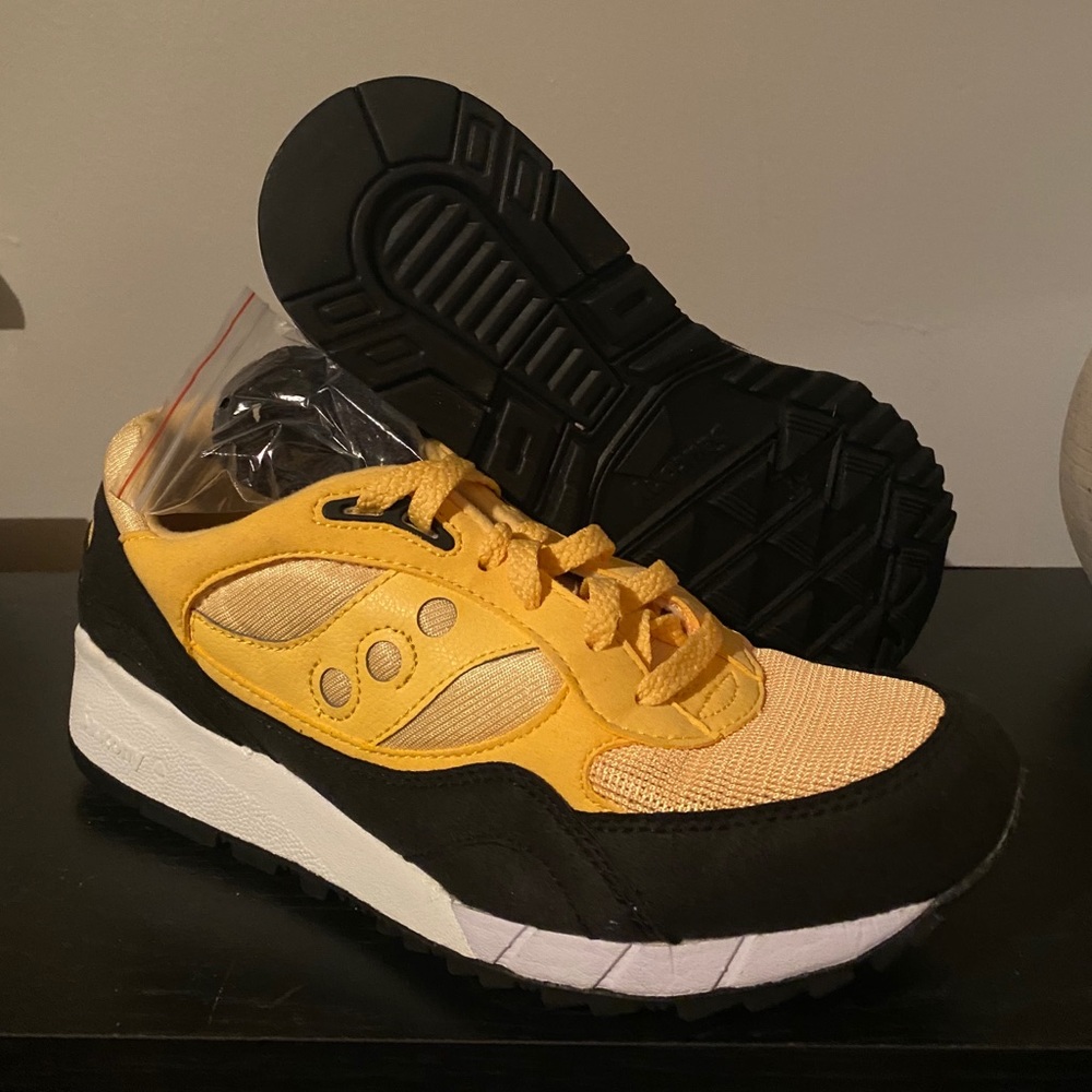 Bruce Lee Men’s Saucony Runner Size 10